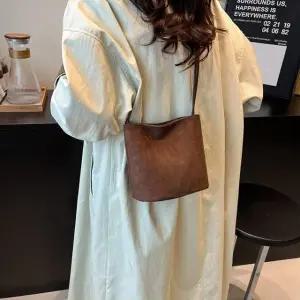 여성 실용성 좋은 캐주얼가방 스웨이드 미니 크로스백 (WFKACLD)