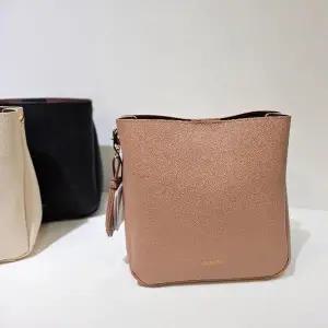 [에스콰이아] HC12 여성 가죽가방 크로스백 에스콰이아 여성 가죽가방 크로스백 EO (S44546035)