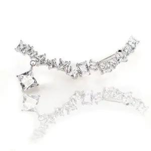 [하프클럽/]AAA 포인트 지르코니아 차밍 브로치 달빛 반달 옷핀