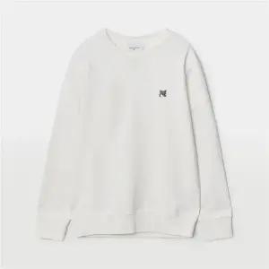 메종키츠네 폭스 헤드 패치 남녀공용 스웨트셔츠 GM00333KM0002 P700