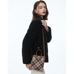 [닥스 여성]닥스 액세서리 여성 [스테디셀러]브라운 체크 가죽 미니크로스백  (WCWA5E935W2)