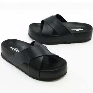 남성 여성 엑스 스트랩 통굽 블랙슬리퍼 근무화 실내화 (WFKCW0V)