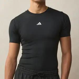 [아디다스] 테크핏 티 JE6698