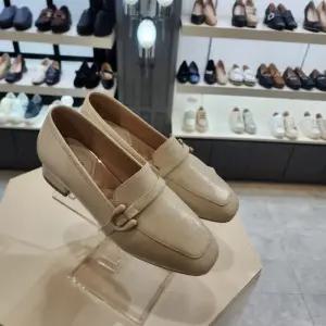 [엘칸토]엘칸토 HC10 여성아이보리베이직로퍼3cm LCWD76U61339 (44819123)