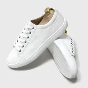 베이직 스니커즈 운동화 3cm 키높이 학생 중장년 WF01E49