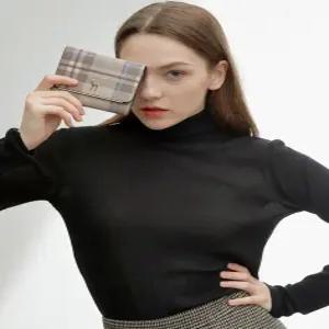 헤지스 액세서리 [HIGH CLASSY] 아이보리 가죽 배색 체크 퍼피로고 중지갑 HIWA5E323I3