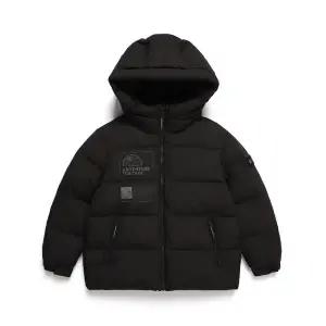 [내셔널지오그래픽키즈]K244UDW220 어드벤처 그래픽 덕 다운 점퍼 CARBONBLACK