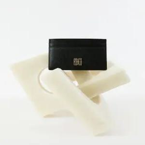 닥스 액세서리 여성 24FW [스테디셀러] 블랙 DD로고 소가죽 카드지갑 WCWA4F941BK