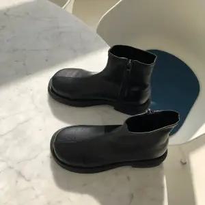 둥근코 발볼넓은 스판 앵클부츠