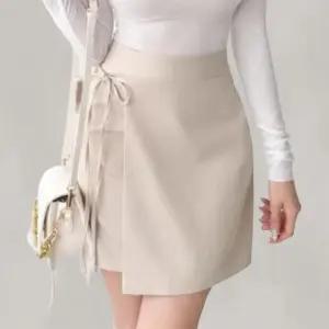 여성 하객 패션 리본 디자인 뒷밴딩 A라인 미니 스커트