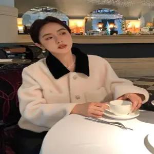 램스퍼 배색 카라 포켓 숏자켓