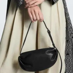 만두백 반달 리얼 양가죽 가죽 꼬임 블랙 리얼레더