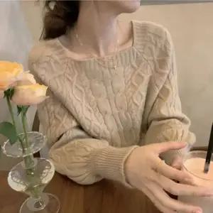 여자 4컬러 데일리 데이트룩 케이블 스퀘어넥 니트티 (KYR-WFFUH49)