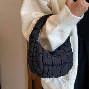 미니 구름가방 퀼팅백 패딩백 미니 토트백 와플 핸드백 엠보 간절기가방 데일리백 휴대폰백