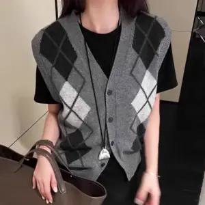 여성 니트 조끼 베스트 레이어드 브이넥 봄 가을 겨울 다이아몬드 패턴