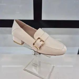 HC11 양가죽 여성화 세미케주얼 로퍼  Y3M7U51V339