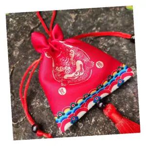 전통 복주머니 빨간색 용무늬 자수 매듭끈 장식 민속 소품