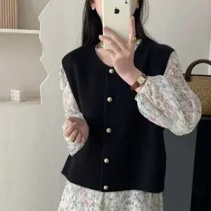 레이어드 루즈핏 라운드넥 베스트 니트 단추조끼 (KYR-WFGUYPW)