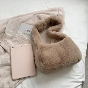 따뜻한겨울가방 극세사가방 극세사 여자겨울가방 겨울 토트백겸숄더백 털가방 여자 인조퍼가방 밍크퍼토트