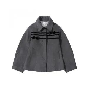 더뮤지엄비지터 WOOL BLEND RIBBON HALF COAT (GREY) 370054