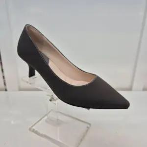 HC11 데일리 여성화 베이직 포인티드 토 펌프스  N1M4U43V918