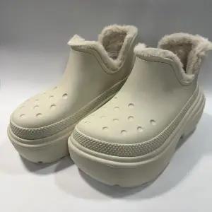 [보리보리/크록스 슈즈]스톰프 라인드 쇼티 부츠 210673-0JI