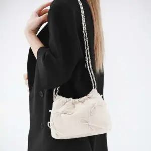 여성 미니 핸드백 숄더백 체인줄 리본 가방 아이보리 (WFKDX2E)