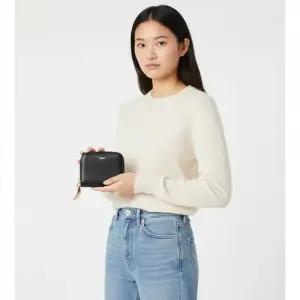 클리어런스 CHC25SP491N72 001 바나나 지퍼 지갑