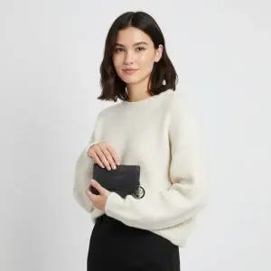 클리어런스 FW25 여성 로고 플랩 지갑 A7044 911