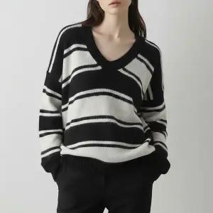 크루밍 배색 니트