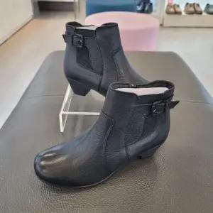 ESQUIRE HC13 영에이지 경량 앵클부츠  여성 버클장식 앵클부츠 YAEWBS844