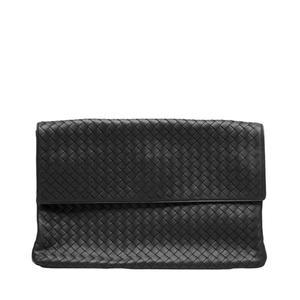 [중고명품] 블랙 인트레치아토 플랩 클러치