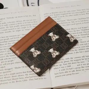 [롯데백화점]닥스 액세서리 (선물포장) 브라운 패턴 소가죽 카드홀더 (DCHO5E792W3)