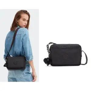 [키플링] 수납력 좋은 여행용백 크로스백 일상백 아바누 M (KPCBS10 BK/N_)..