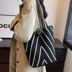 라운드 스퀘어 까밀라 니트 숄더백 데일리 여성 가방