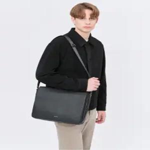 헤지스 액세서리 남성 24FW [스테디셀러] [NEW BEST] 블랙 소프트 가죽 메신저 크로스백 WUBA4F803BK