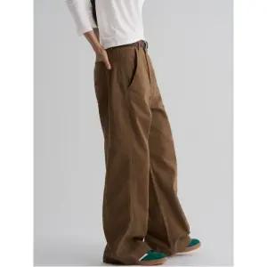 피치 코튼 트윌 커브드 팬츠 - 브라운 (325X21LY5D)