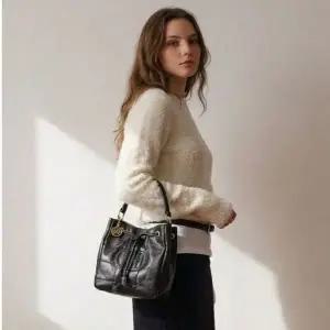 [NS홈쇼핑][헤지스ACC] HIWA6E765BK [H20퀼팅] 블랙 퀼팅 소가죽 복조리 크로스백..