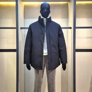 [바쏘](마산점)블랙 컬러 헝가리 구스다운 숏기장 남성패딩코트