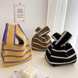 [하프클럽/셀러허브_여성트랜드패션]스트라이프 니트 데일리백 소재 봉지