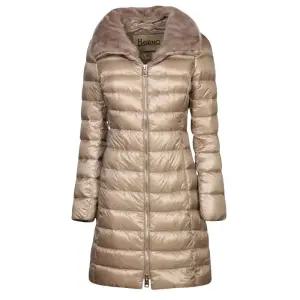 에르노 25FW ELISA 엘리사 로고 플레이트 퀄팅 롱패딩 다운 자켓 베이1119040