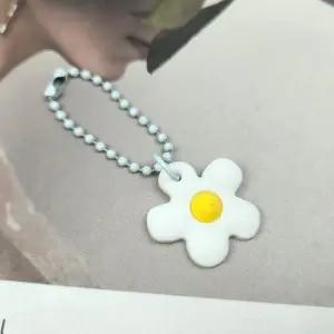 컬러 꽃 키홀더 화이트 가방 액세서리 데이지 디자인 키링 (WFJ5GMV)