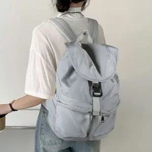 [하프클럽/]데일리 투포켓 수납력 좋은 베이직 버클 포인트 백팩