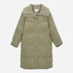 써스데이아일랜드 [여성]카라 니트 배색 덕 다운 점퍼(T258MDJ247W) 365530