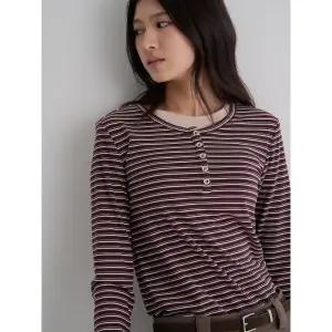 [에잇세컨즈] 헨리넥 스트라이프탑  브라운 (356141SM5D)