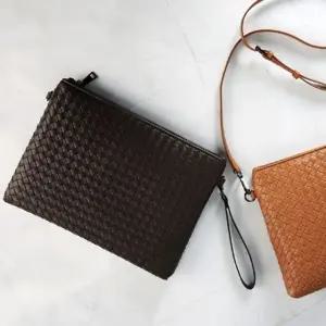 가죽 클러치백 손가방 크로스 위빙 가방 브라운 (WFKDXT3)