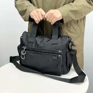 지퍼포켓 심플 남성 크로스가방 중형 남자메신져백 스타일리시한 나들이 중학생