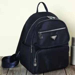 여여성 기본 베이직 백팩 데일리 배낭 가방 네이비 (WFKDXSA)