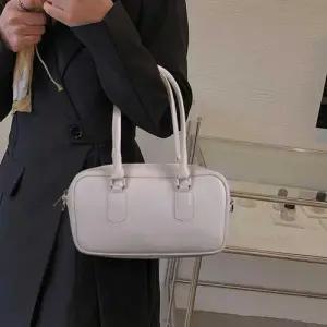 탈부착 크로스스트랩 미디움스퀘어쉐입 데일리 토트백 WEC767D