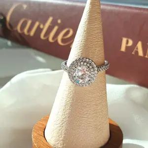 즈베오 팬던트 링 여성 촬영 드레스업 빅 웨딩